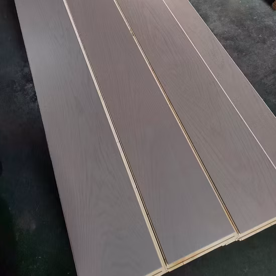 Oberfläche aus Eichenparkett mit Metallic-Lackierung