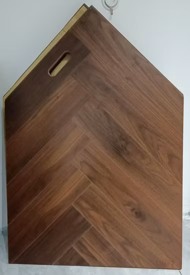 Herringbone Fischgrätenholz-Laminat-SPC-Bodenbelag mit gebürsteter, glatter Eichenoberfläche